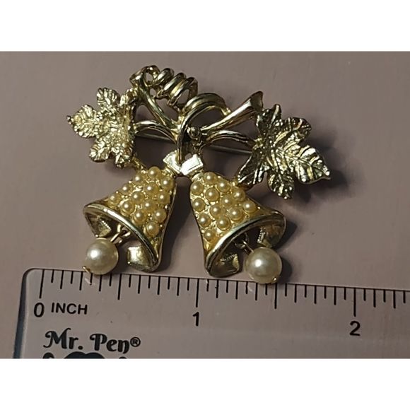 Vintage Gold Tone and Faux Pearl Twin Bell Brooch Pin - Picture 4 of 5